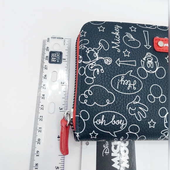 Disney MICKEY MOUSE Limited Edition Black/White Zip Wallet Red iWristlet - Picture 6 of 6